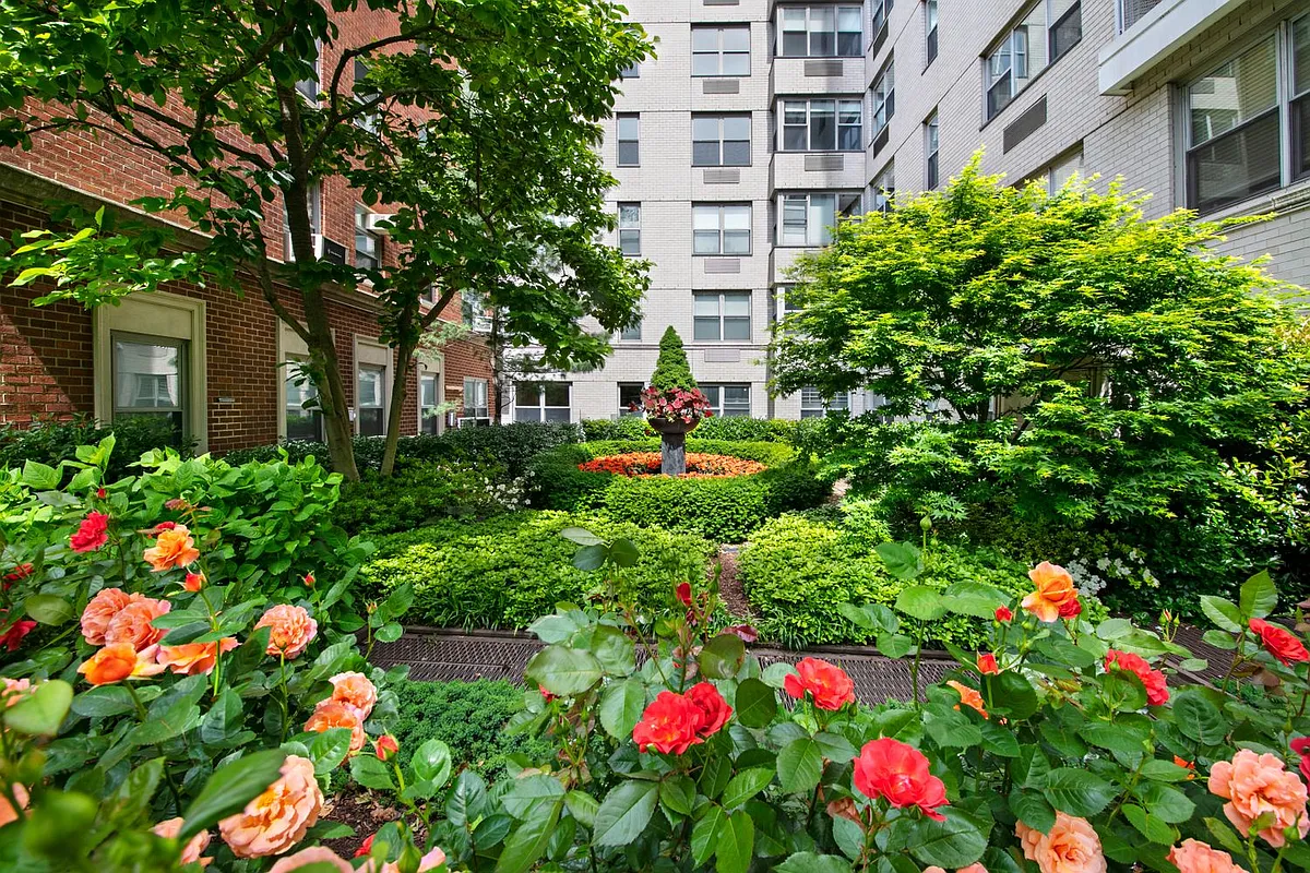2 5th Avenue, Unit PHC Manhattan, NY 10011 - Photo 12 of 13 a bunch of flowers in front of building