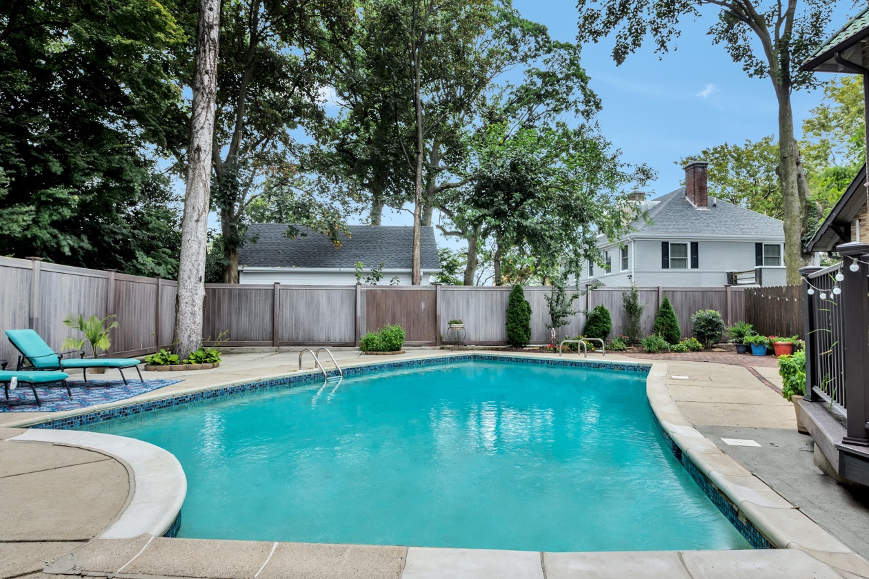 35 Grymes Hill Road Staten Island, NY 10301 - Photo 28 of 31