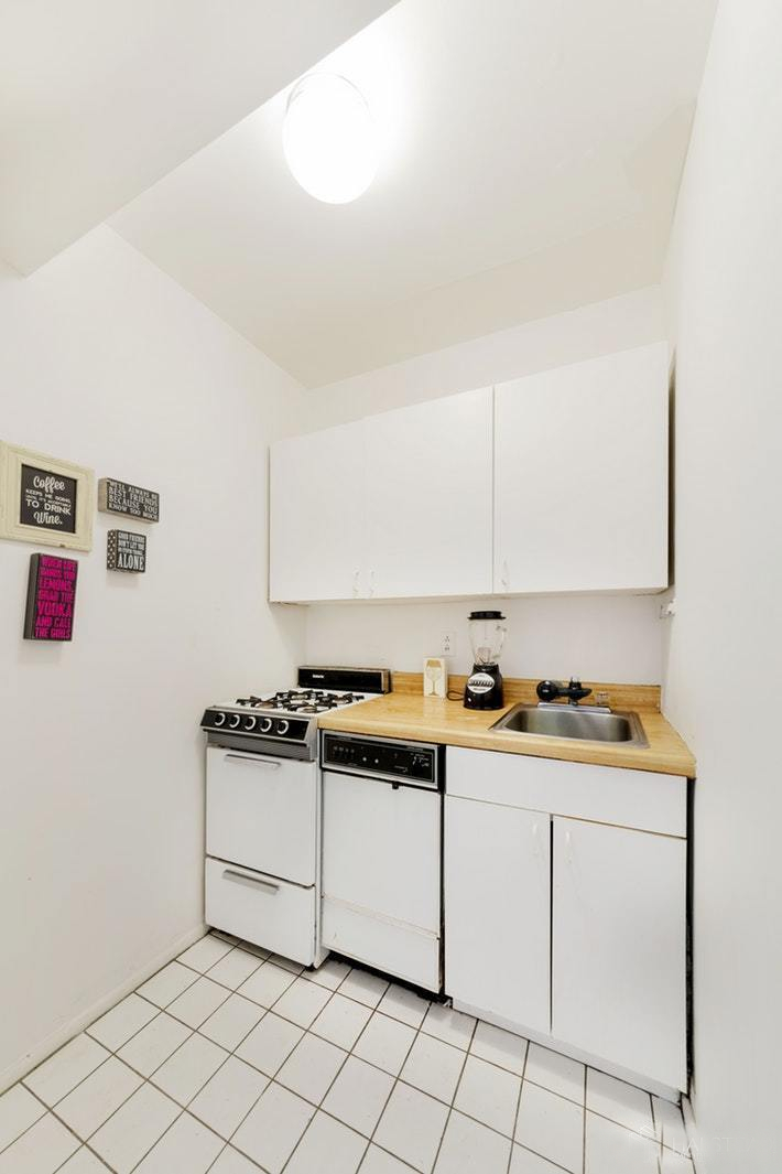 229 East 29th Street, Unit 2R Manhattan, NY 10016 - Photo 3 of 4