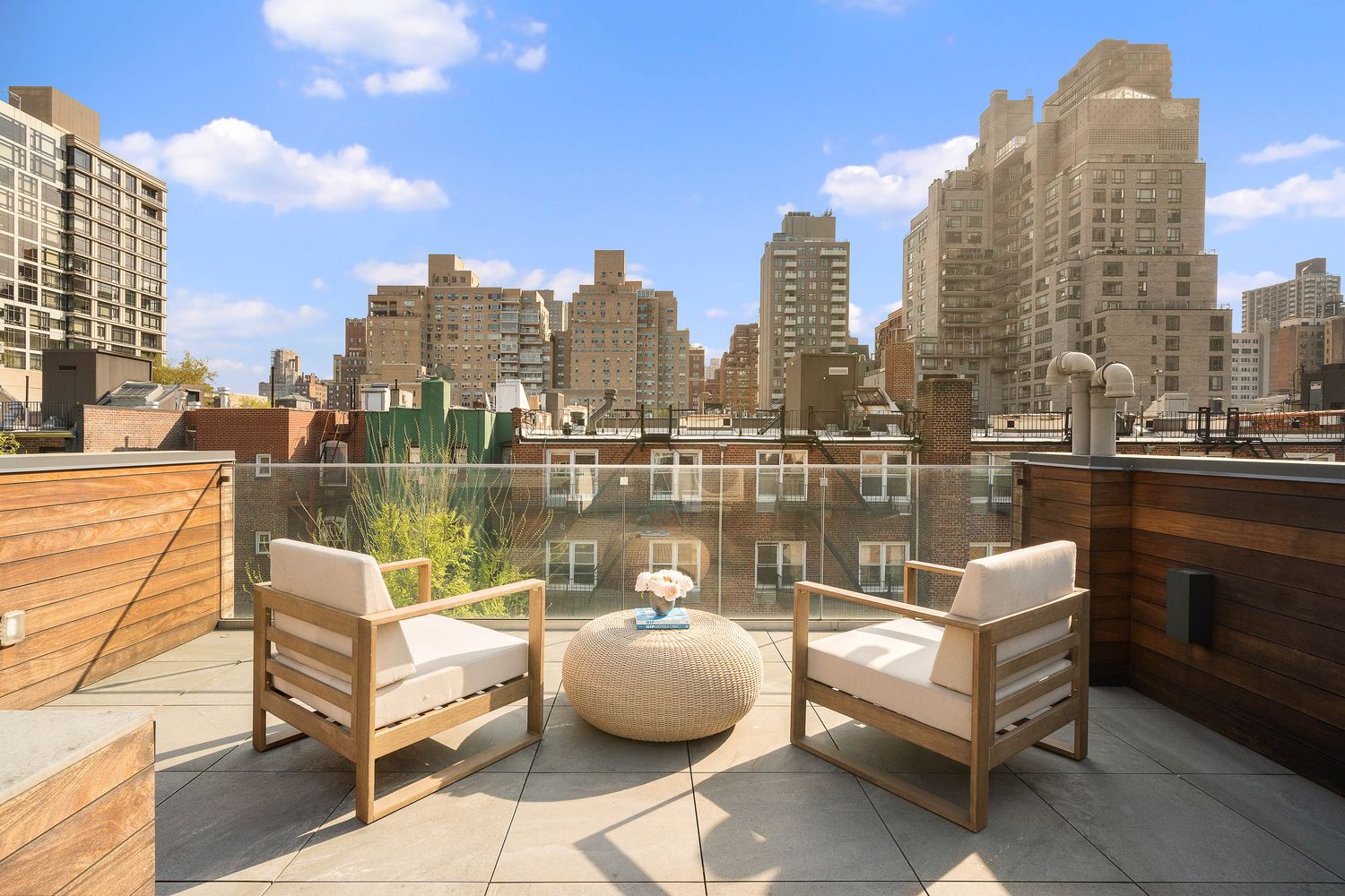 520 East 89th Street Manhattan, NY 10128 - Photo 22 of 40 a view of a terrace with sitting area