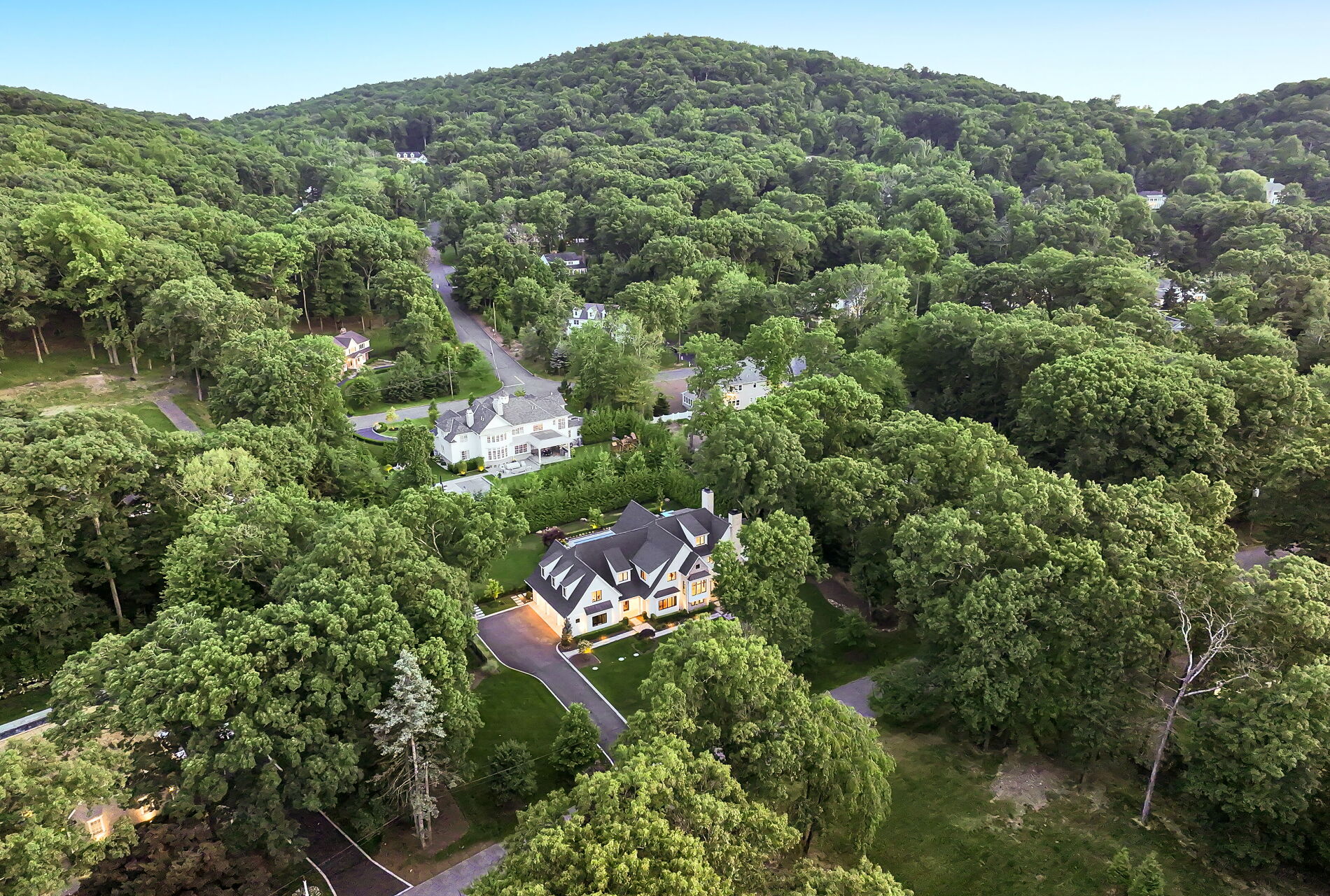 838 Seneca Road Franklin Lakes, NJ 07417 - Photo 89 of 92 an aerial view of a house with a yard