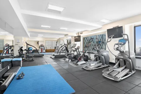 $2,099,000 | 400 East 70th Street, Unit 3005 | Lenox Hill