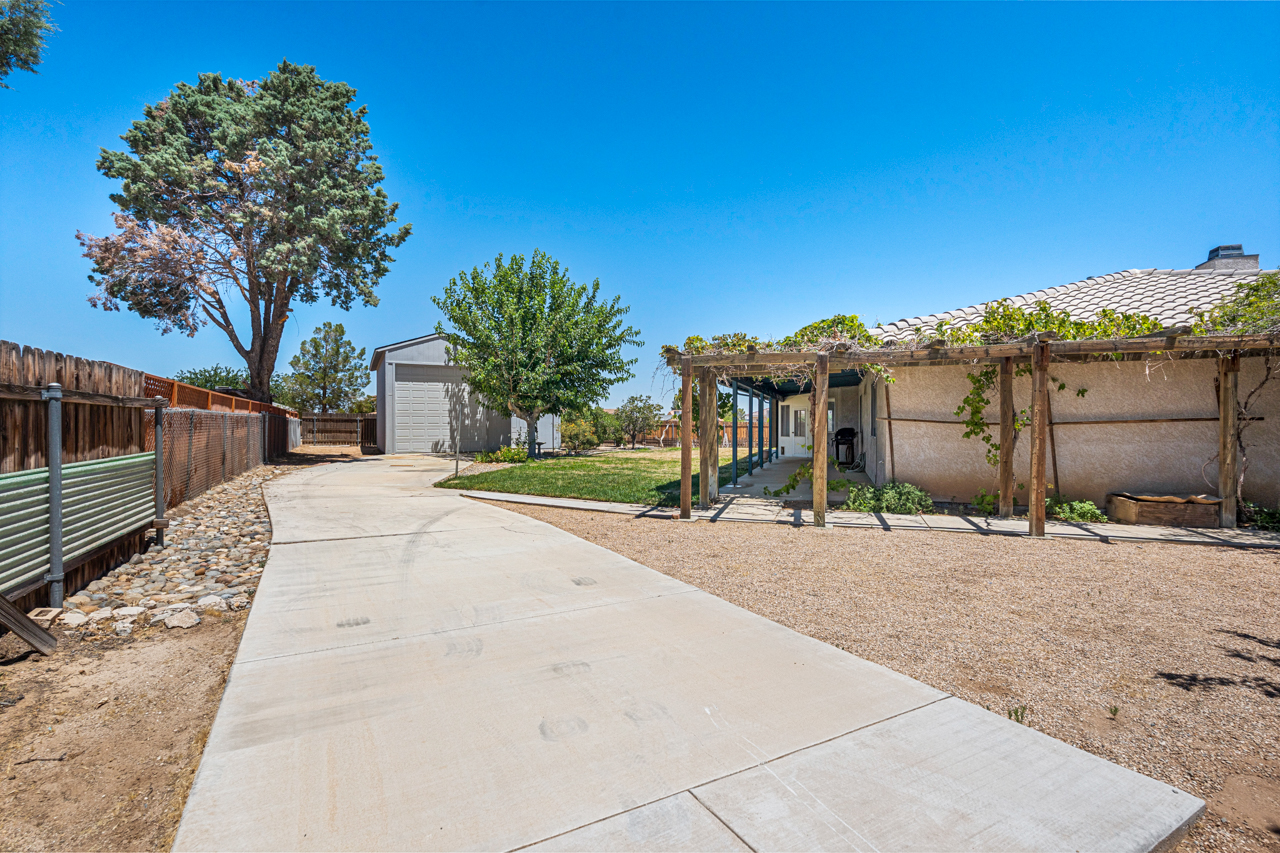 12450 Algonquin Road Apple Valley, CA 92308 - Photo 42 of 56