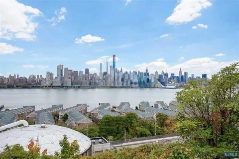 $350,000 | 6405 Boulevard East, Unit B2, West New York, NJ 07093