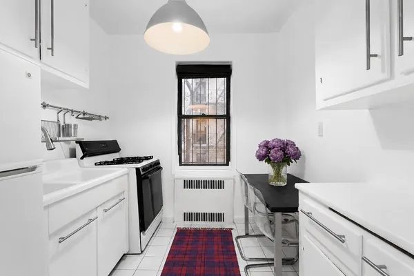 $2,400 | 125 Ocean Avenue, Unit 1E | Prospect Lefferts Gardens