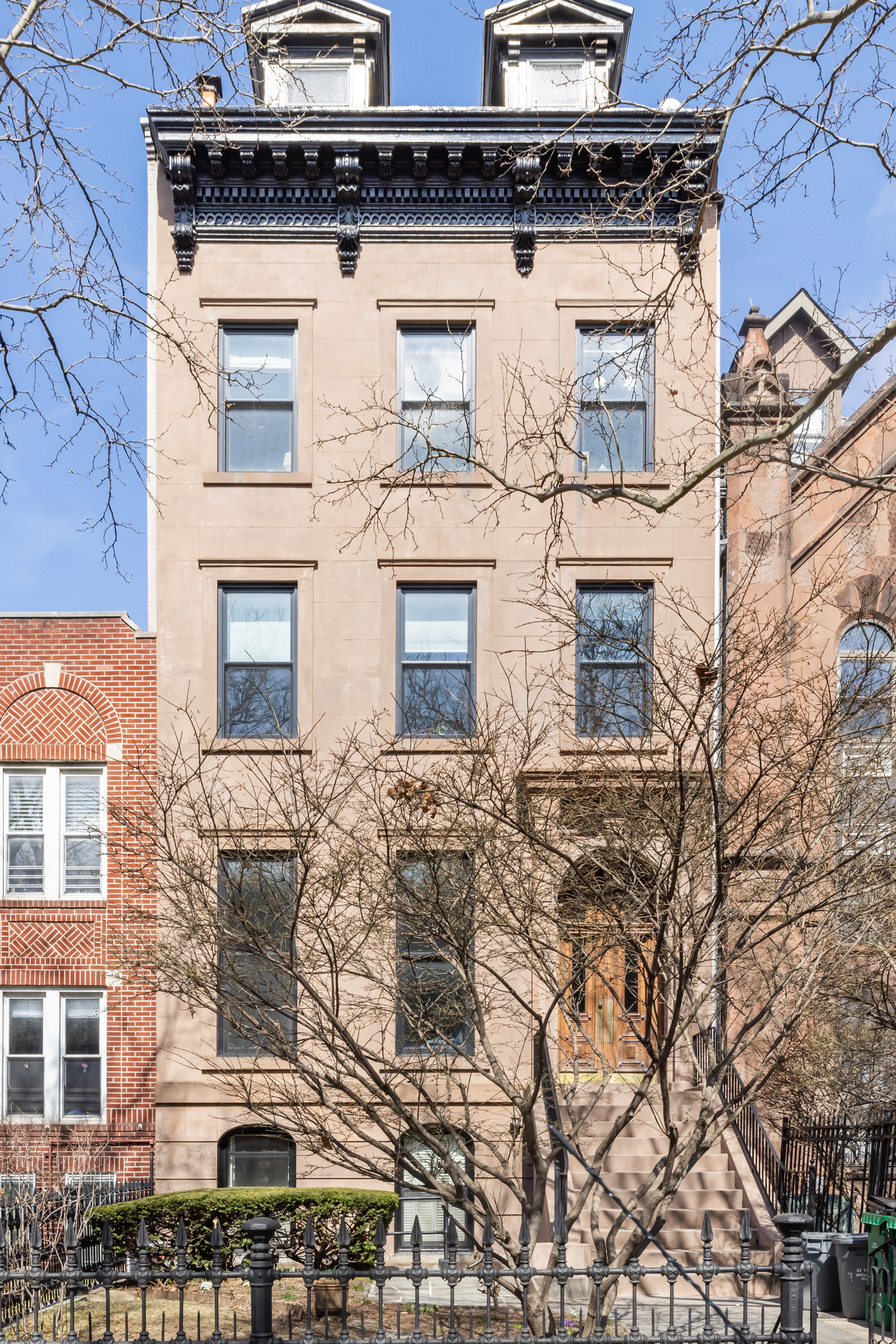 31 1st Place, Unit 3 Brooklyn, NY 11231 - Photo 10 of 11 front view of a building