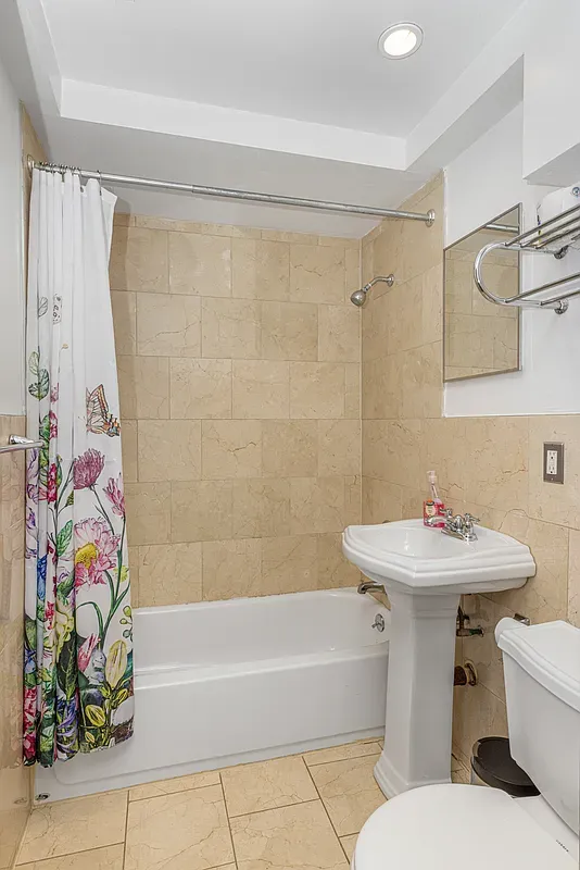 $2,700 | 258 Clinton Avenue, Unit 1F | Clinton Hill