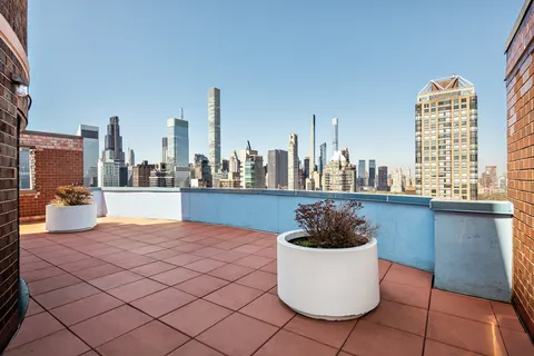 $995,000 | 304 East 65th Street, Unit 10D | Lenox Hill