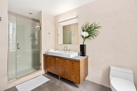 $1,100,000 | 26 Broadway, Unit 704 | Williamsburg