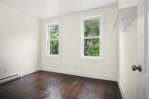 $3,300 | 22-42 41st Street, Unit 2R | Astoria