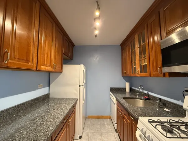 $3,800 | 382 Central Park West, Unit 8G | Upper West Side