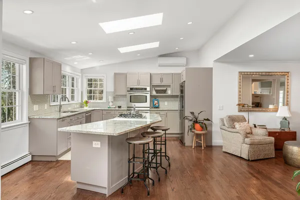 $2,150,000 | 20 Briarfield Road, Barrington, RI 02806