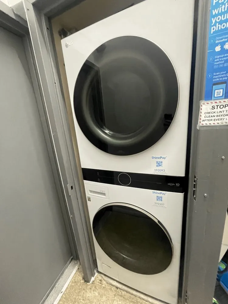 a close up view of a washer and dryer