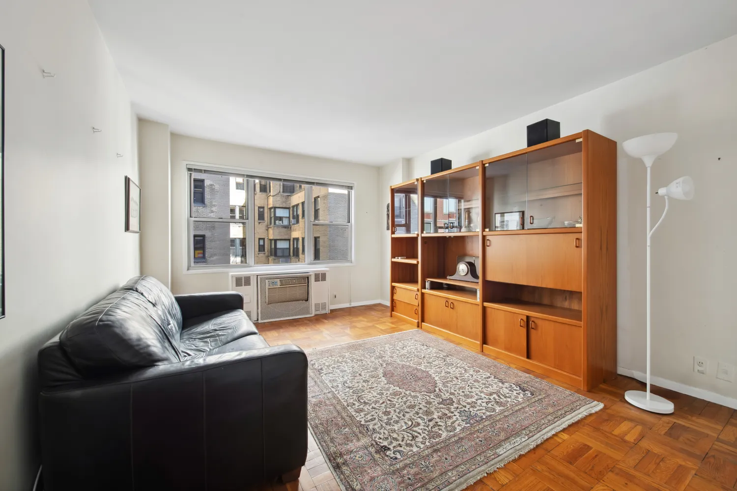 $915,000 | 311 East 71st Street, Unit 8G | Lenox Hill
