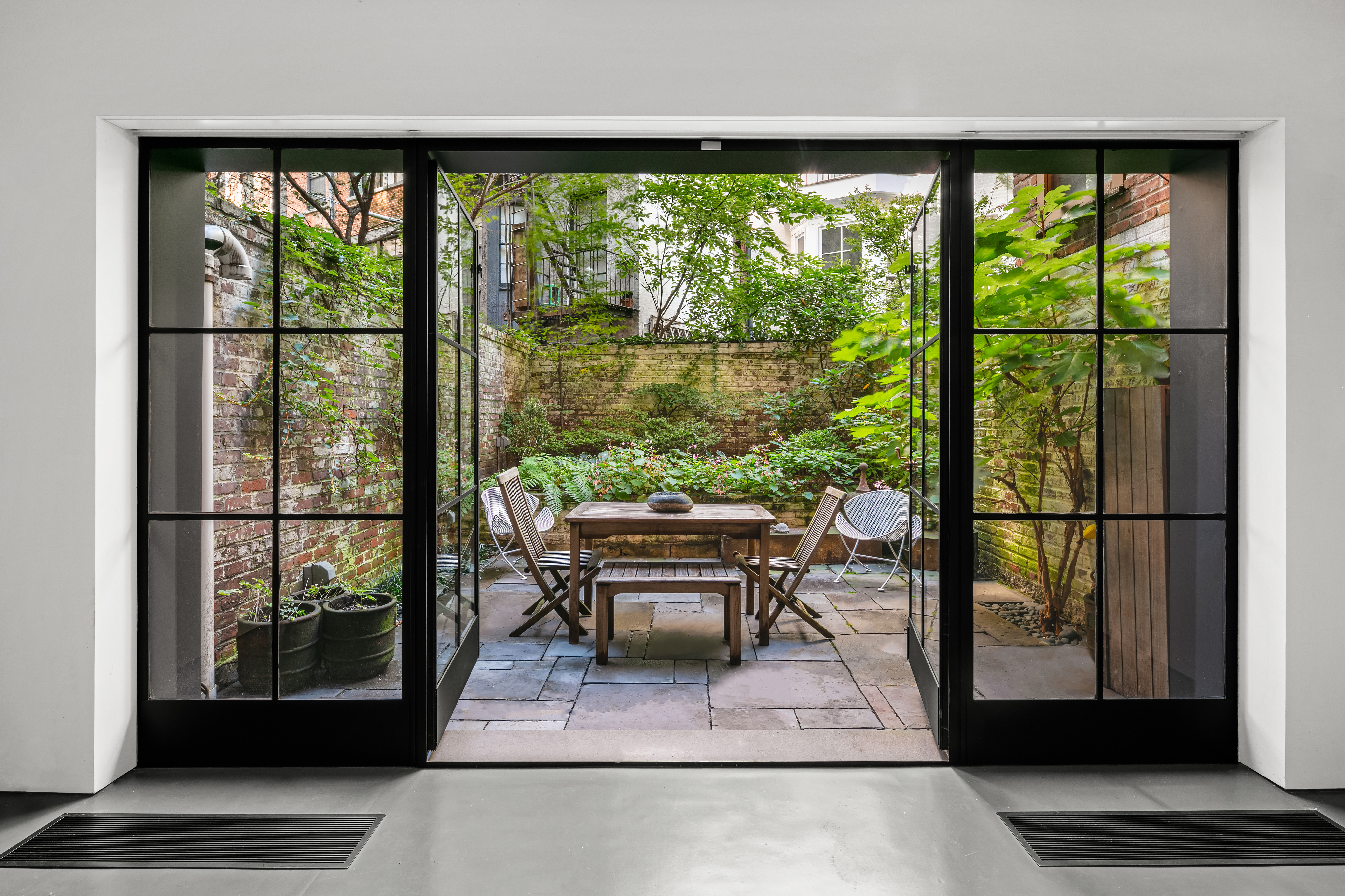 25 Stuyvesant Street Manhattan, NY 10003 - Photo 9 of 28