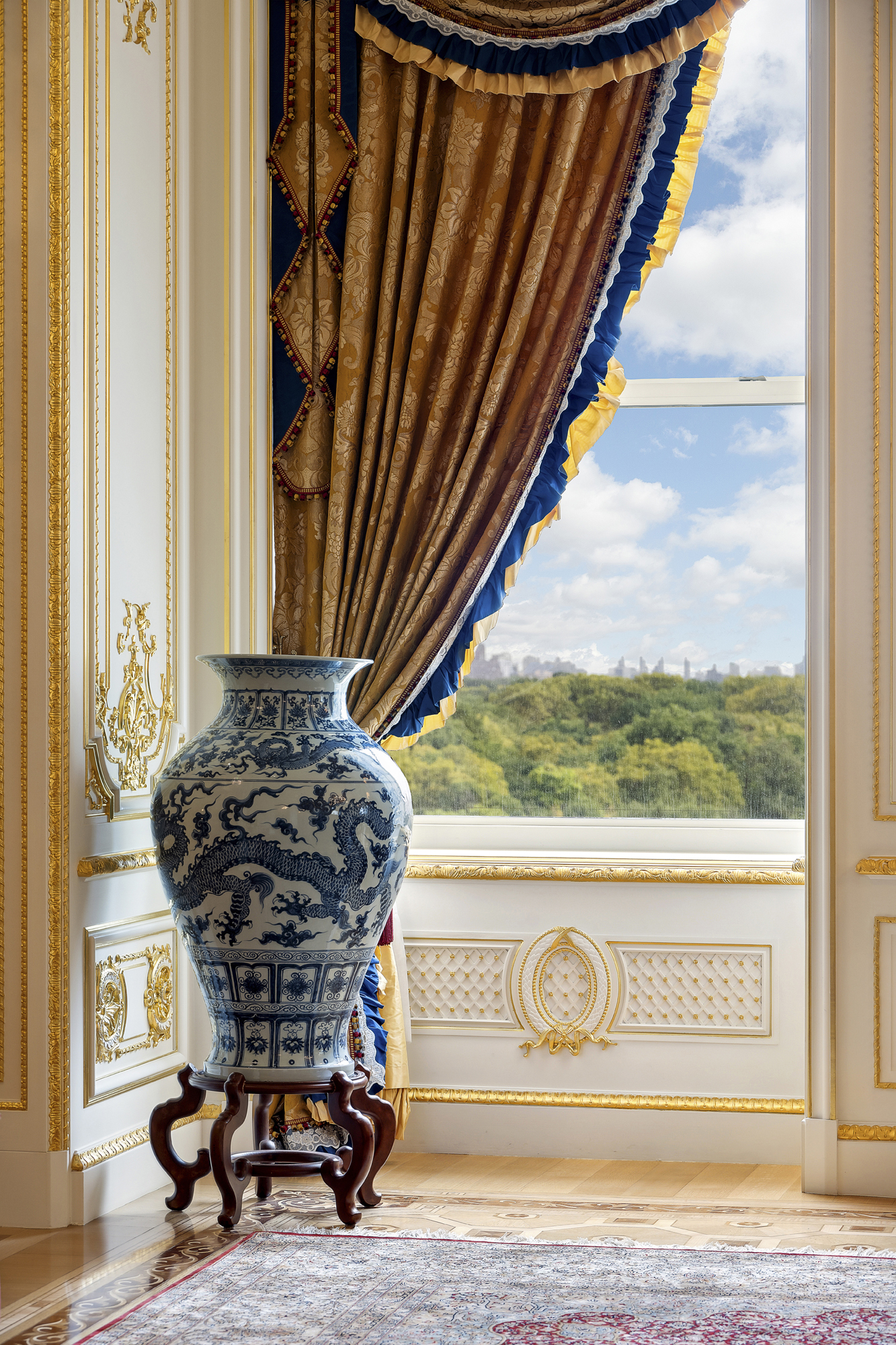 1 Central Park South, Unit 10071009 Manhattan, NY 10019 - Photo 10 of 28 a view of entryway