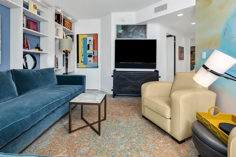 $2,295,000 | 10 Venetian Way, Unit 904, Miami Beach, FL 33139