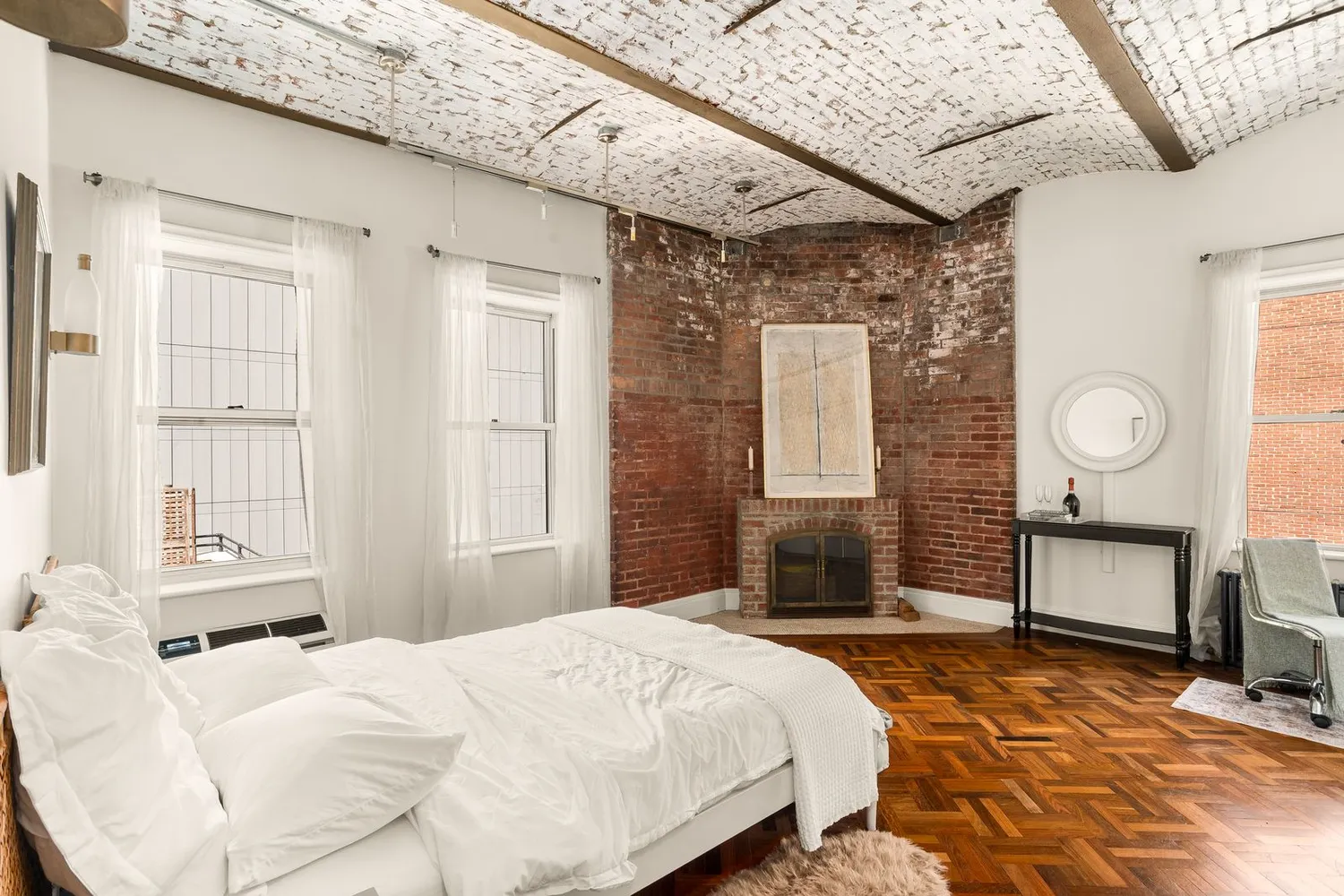 $699,000 | 205 West 57th Street, Unit 11DB | Midtown Central