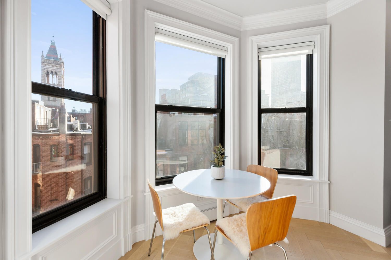 160 Commonwealth Avenue, Unit 410 Boston, MA 02116 - Photo 6 of 31 a table and chairs in a room