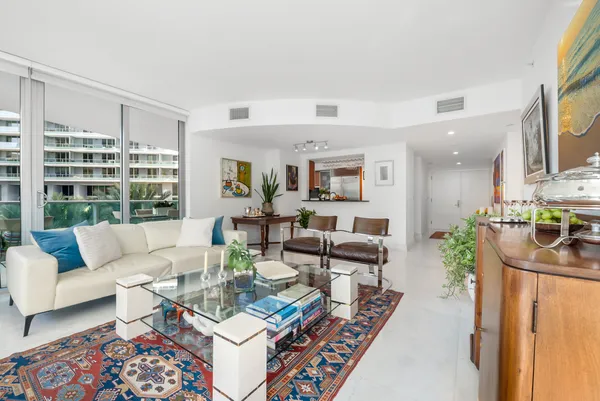 $1,385,000 | 1331 Brickell Bay Drive, Unit 408, Miami, FL 33131