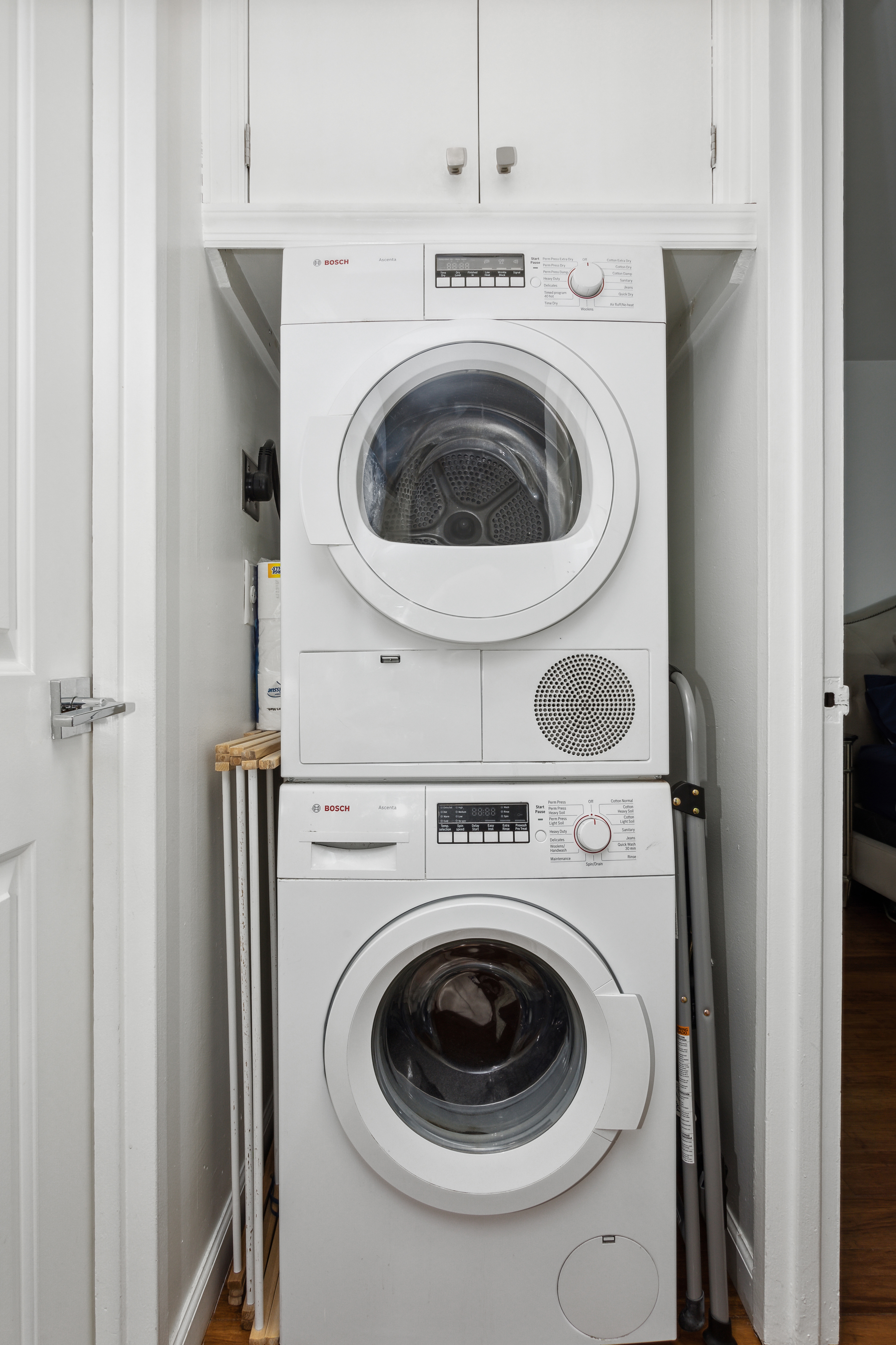 400 East 54th Street, Unit 7D Manhattan, NY 10022 - Photo 4 of 6 a utility room with dryer and washer