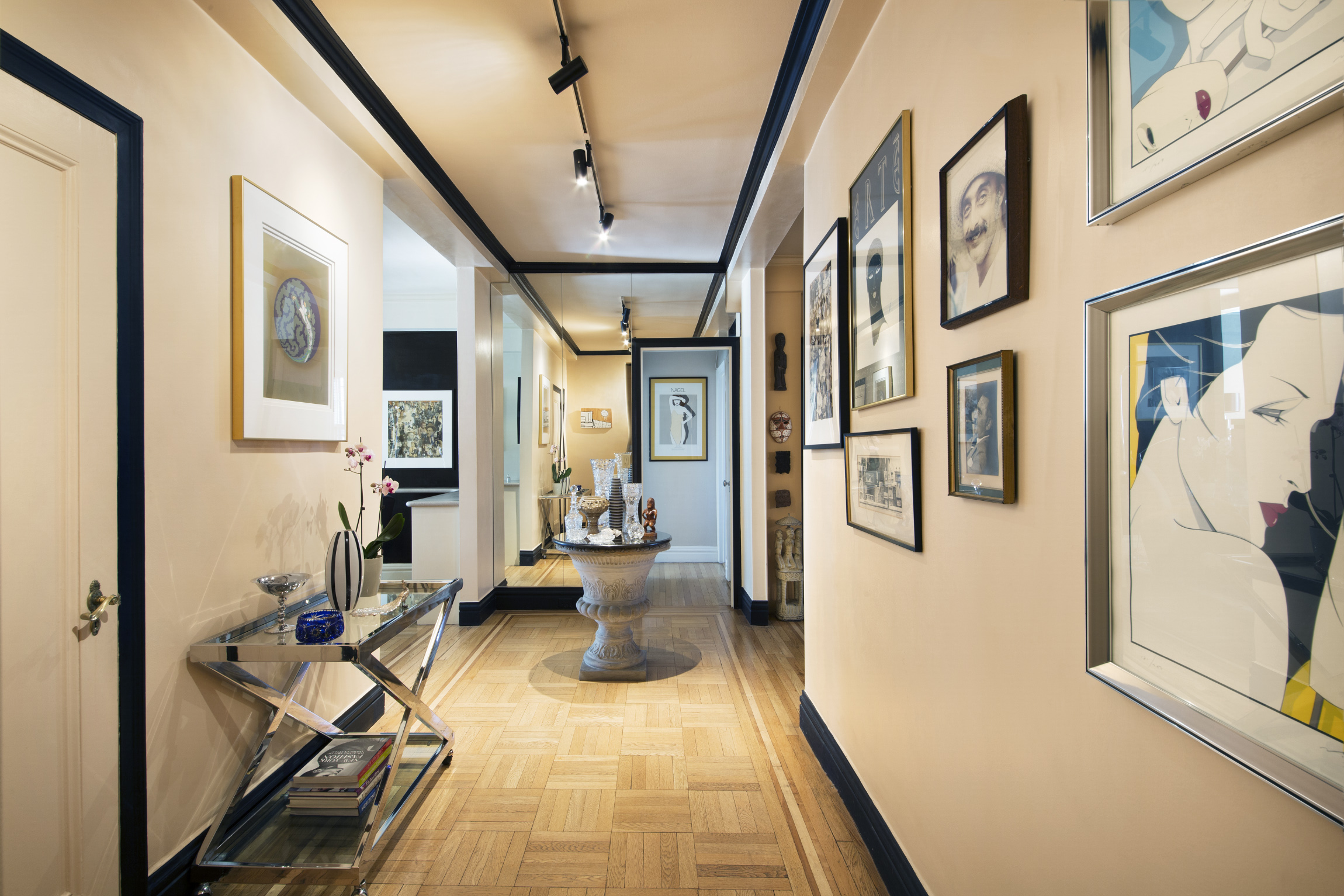 21 East 87th Street, Unit 11A Manhattan, NY 10128 - Photo 4 of 10 a living room with furniture