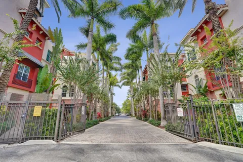 $575,000 | 1033 Northeast 17th Way, Unit 1201, Fort Lauderdale, FL 33304