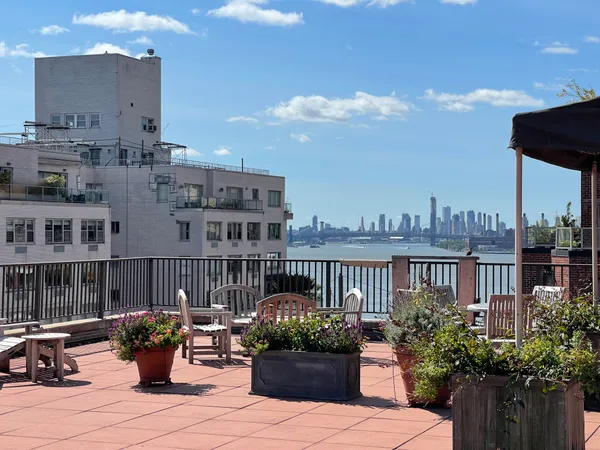 $575,000 | 36 Sutton Place South, Unit 11D | Sutton Place