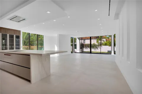 $6,350,000 | 5630 Pine Tree Drive, Miami Beach, FL 33140
