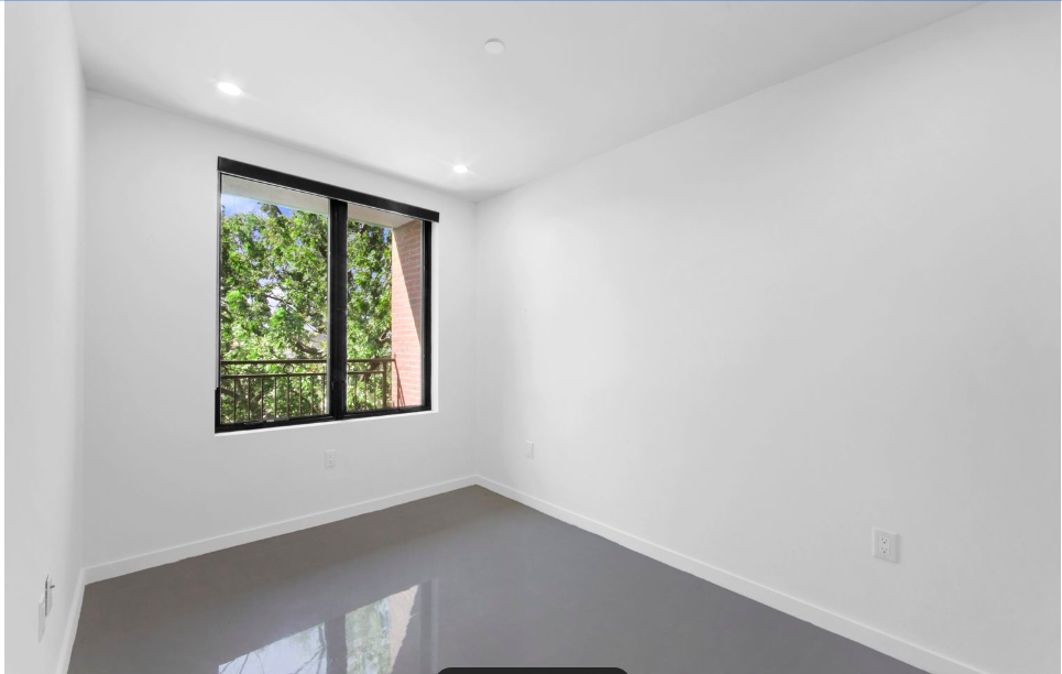 278 Warren Street, Unit 4 Brooklyn, NY 11201 - Photo 5 of 8 an empty room with a window