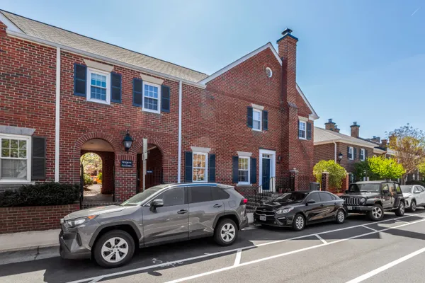 $900,000 | 402 2nd Street, Alexandria, VA 22314