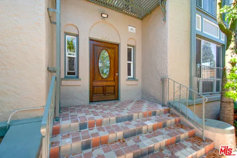 $1,995,000 | 251 North Kenmore Avenue, Los Angeles, CA 90004