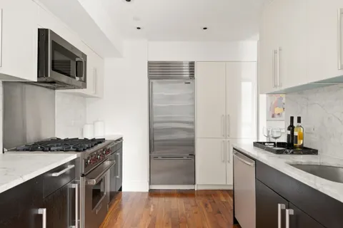 $1,795,000 | 300 East 79th Street, Unit 4C | Upper East Side