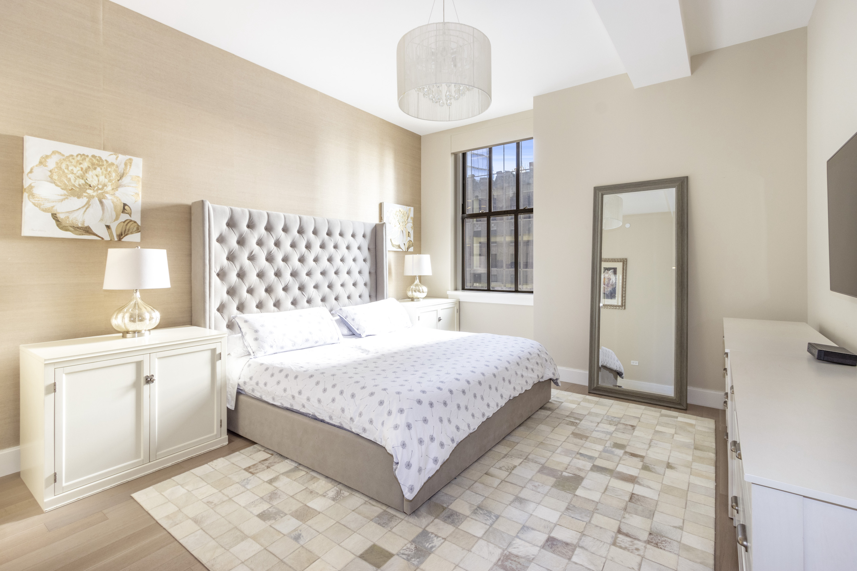 100 Barclay Street, Unit 15P Manhattan, NY 10007 - Photo 18 of 34 a spacious bedroom with a bed and a window