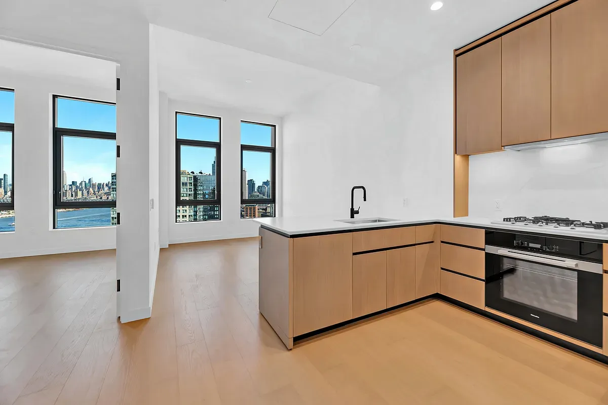 $5,995 | 480 Kent Avenue, Unit 21C | Williamsburg