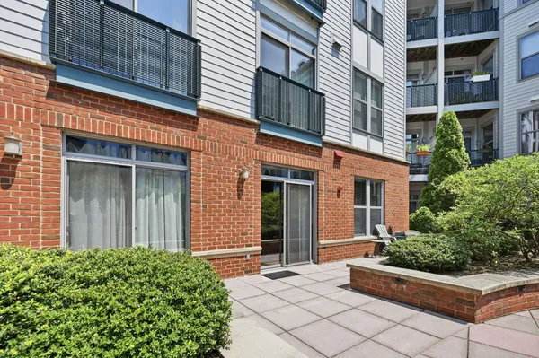 $470,000 | 1800 Wilson Boulevard, Unit 105, Arlington, VA 22201
