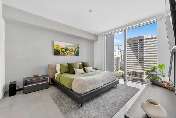 $1,300,000 | 88 Southwest 7th Street, Unit 1012, Miami, FL 33130