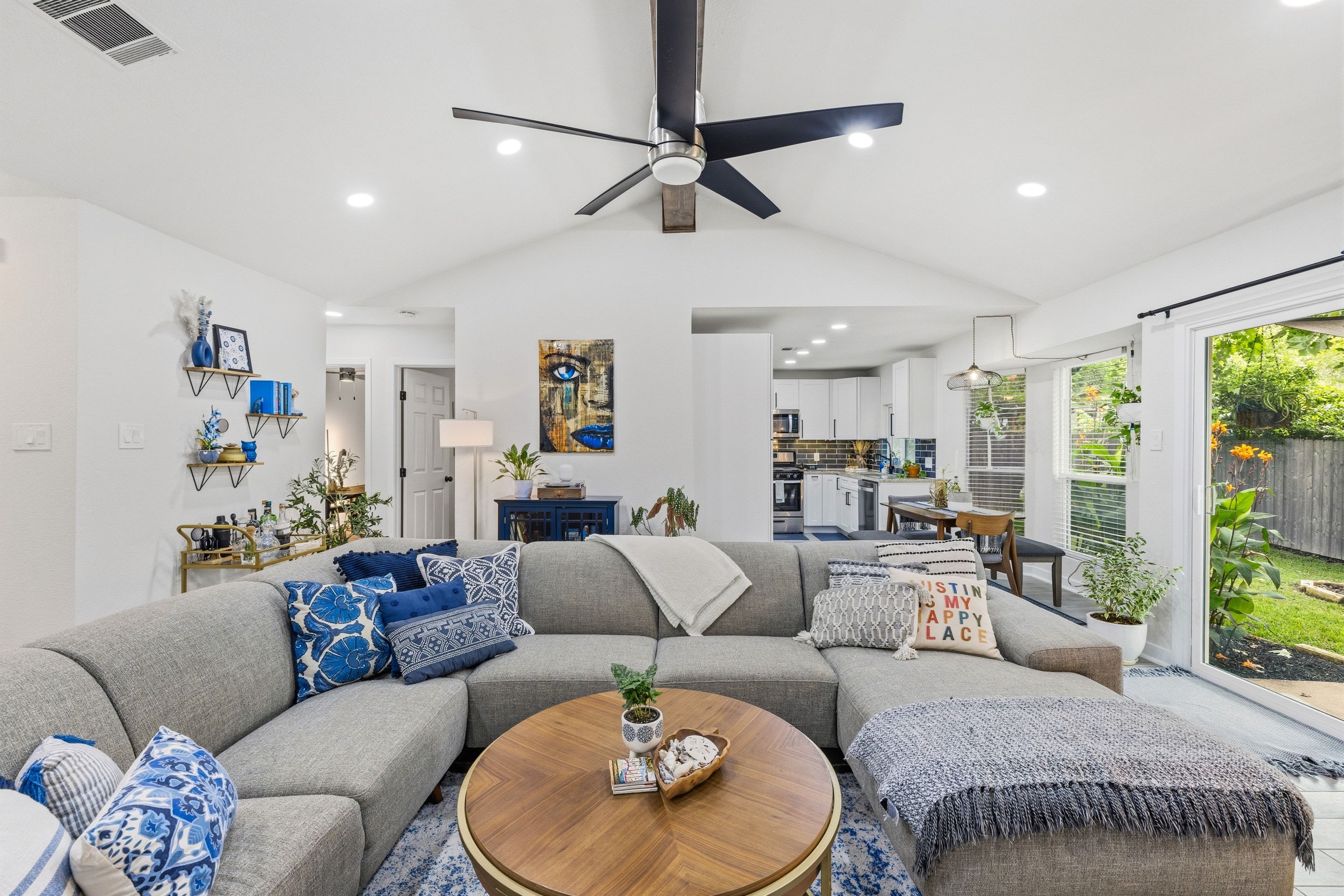 4805 Spring Meadow Cove Austin, TX 78744 - Photo 6 of 26