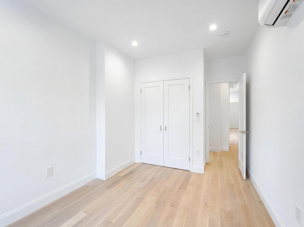 231 East 60th Street, Unit 2 New York, NY 10022 - Photo 3 of 9 a view of an empty room and a gallery