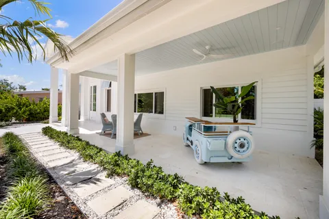 $5,900,000 | 757 Broad Court South, Naples, FL 34102