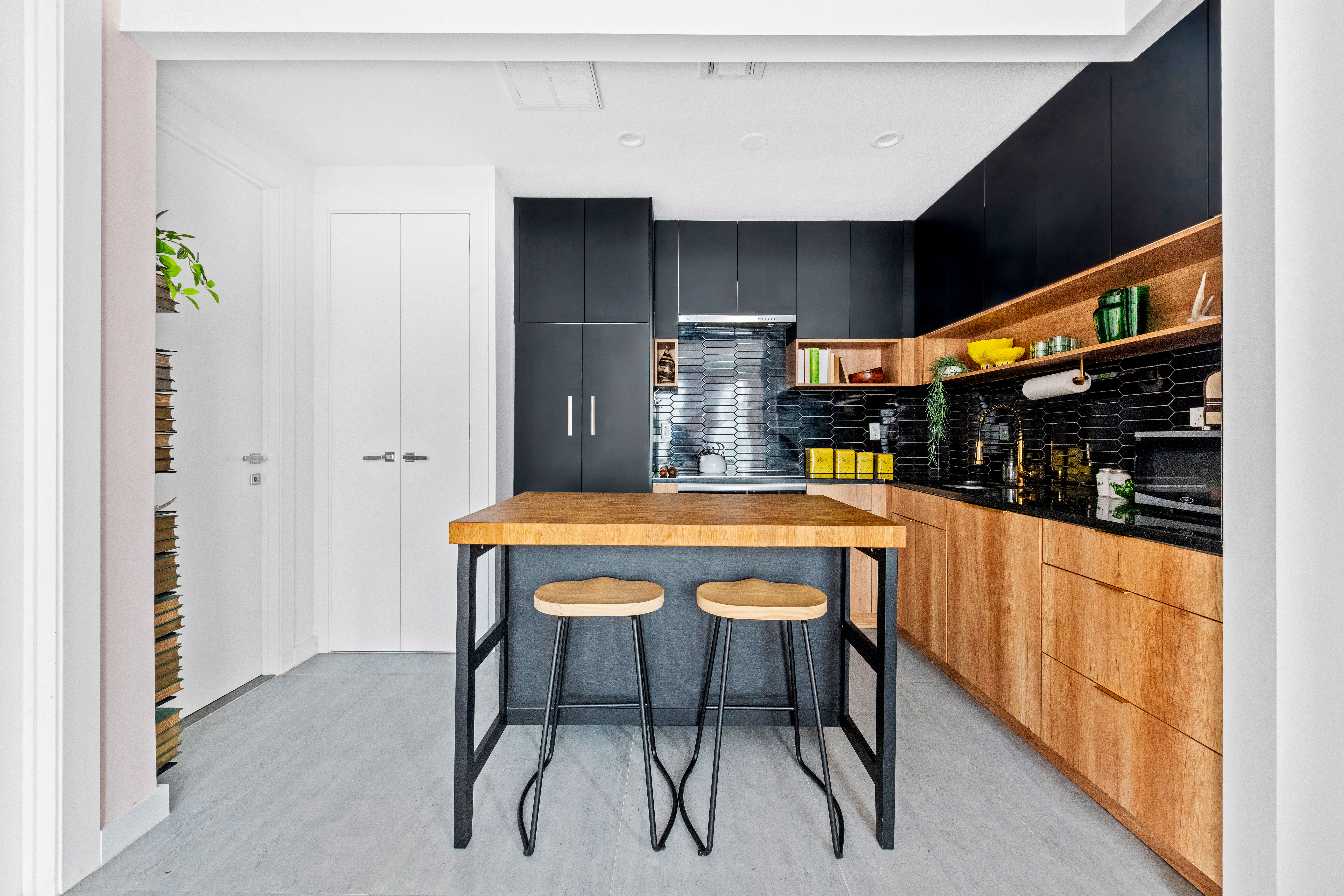 135 Johnson Avenue, Unit 1 Brooklyn, NY 11206 - Photo 1 of 9