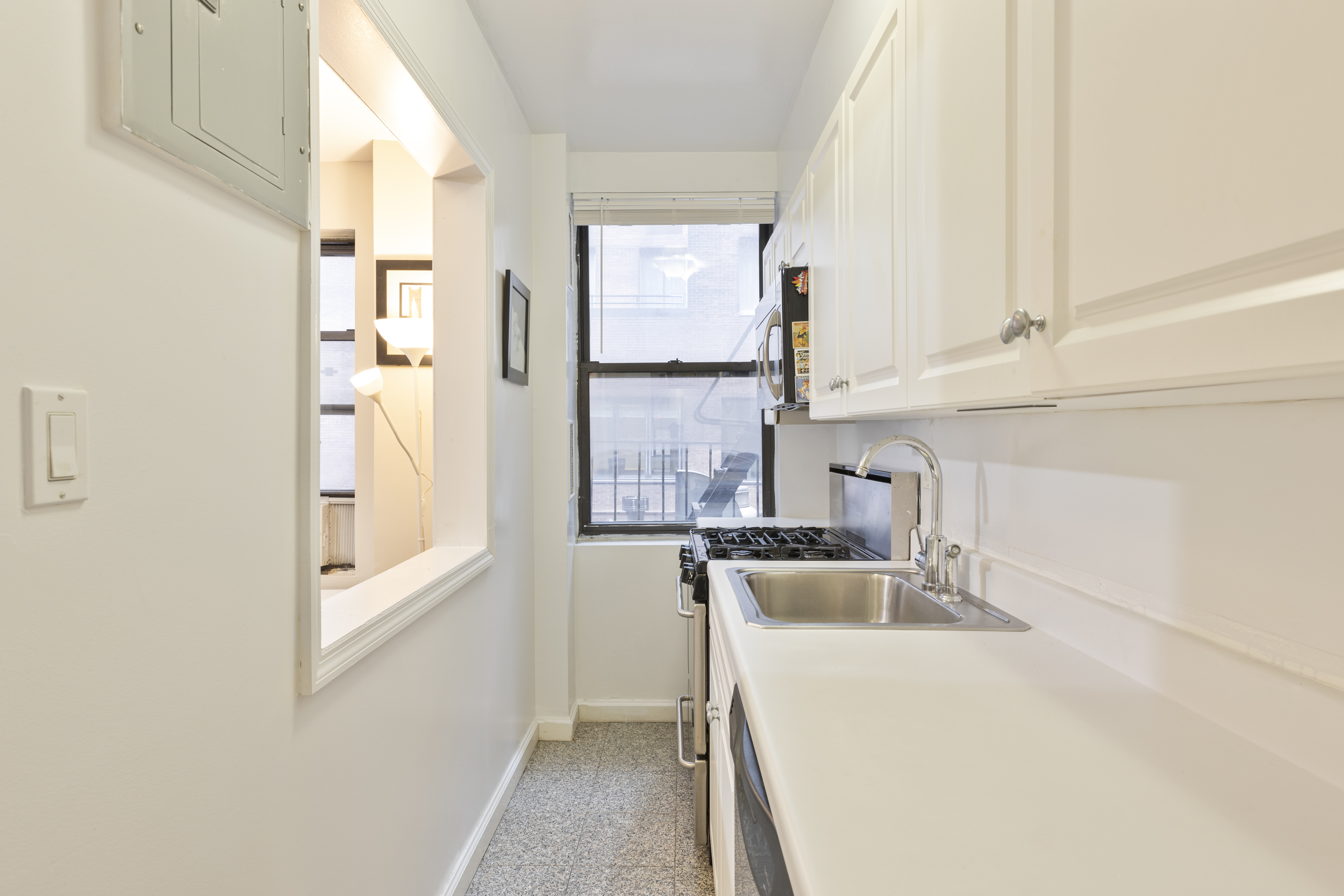 142 East 49th Street, Unit 3D Manhattan, NY 10017 - Photo 3 of 8