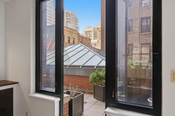 $2,250,000 | 188 East 70th Street, Unit 3A | Lenox Hill