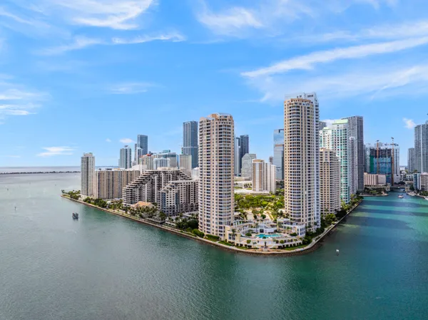 $2,100,000 | 808 Brickell Key Drive, Unit 408, Miami, FL 33131