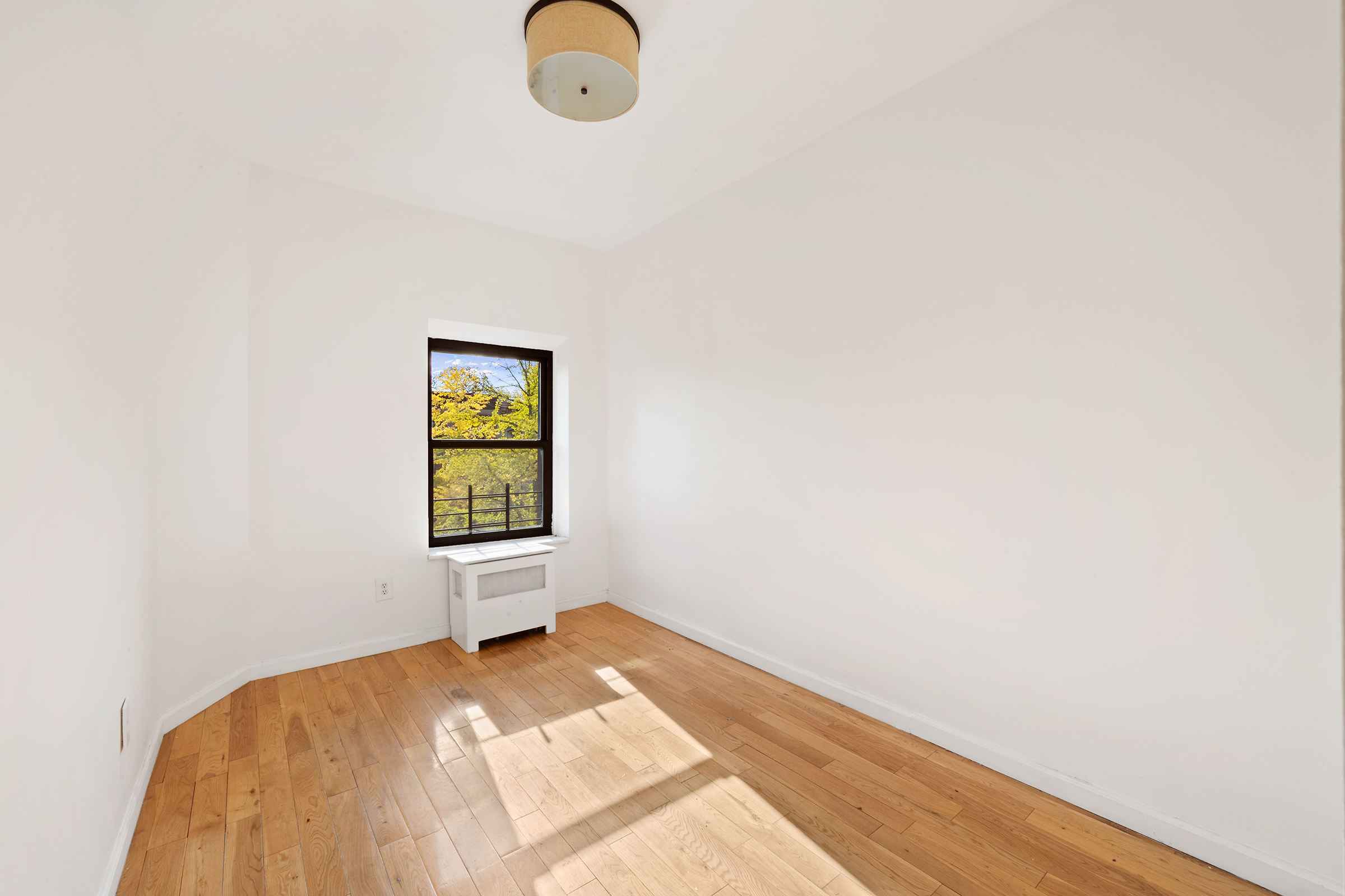 403 Union Street, Unit TOP Brooklyn, NY 11231 - Photo 2 of 7 an empty room with a window