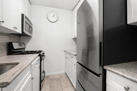 $734,000 | 165 West End Avenue, Unit 5A | Upper West Side