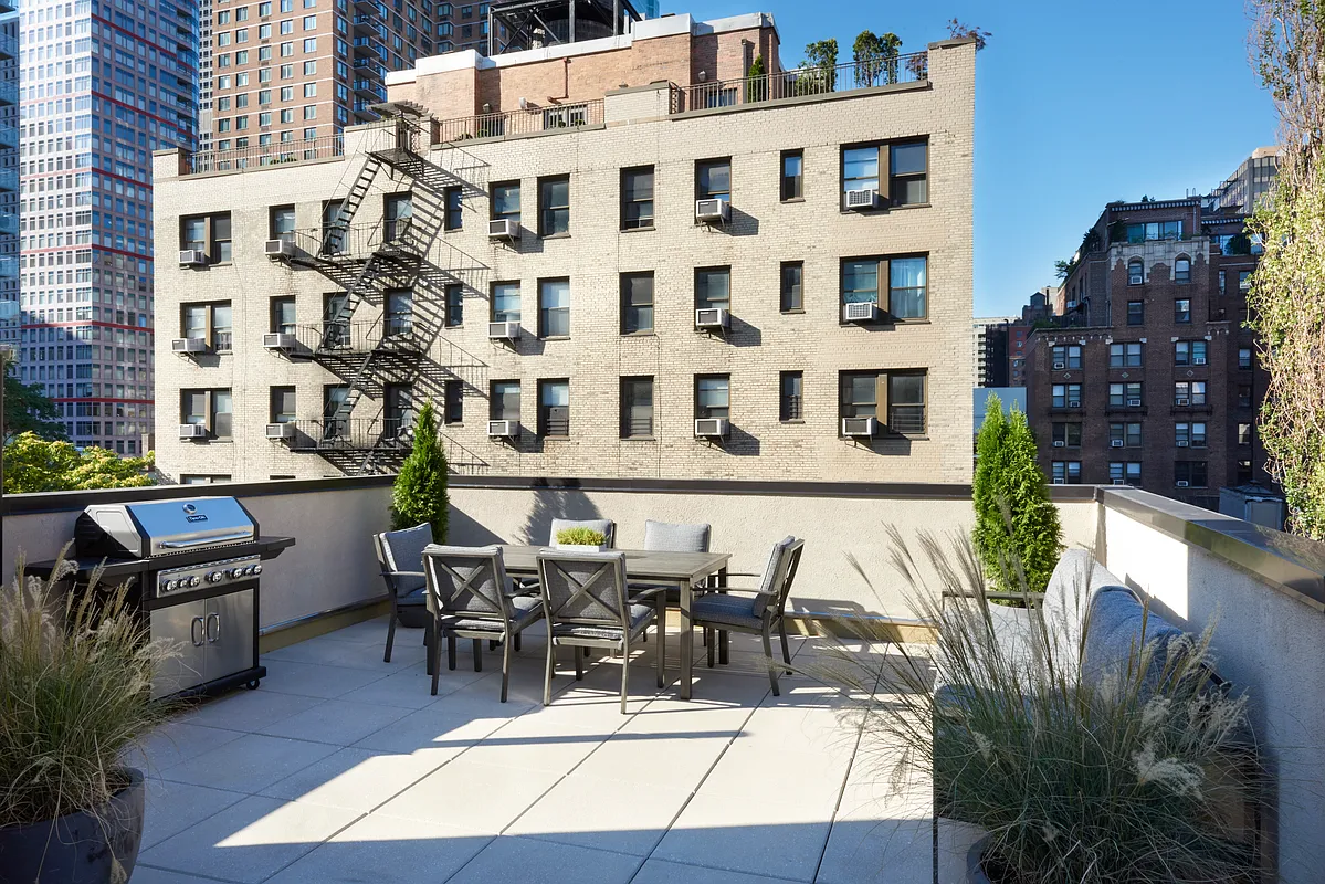 323 East 52nd Street, Unit PH Manhattan, NY 10022 - Photo 4 of 15