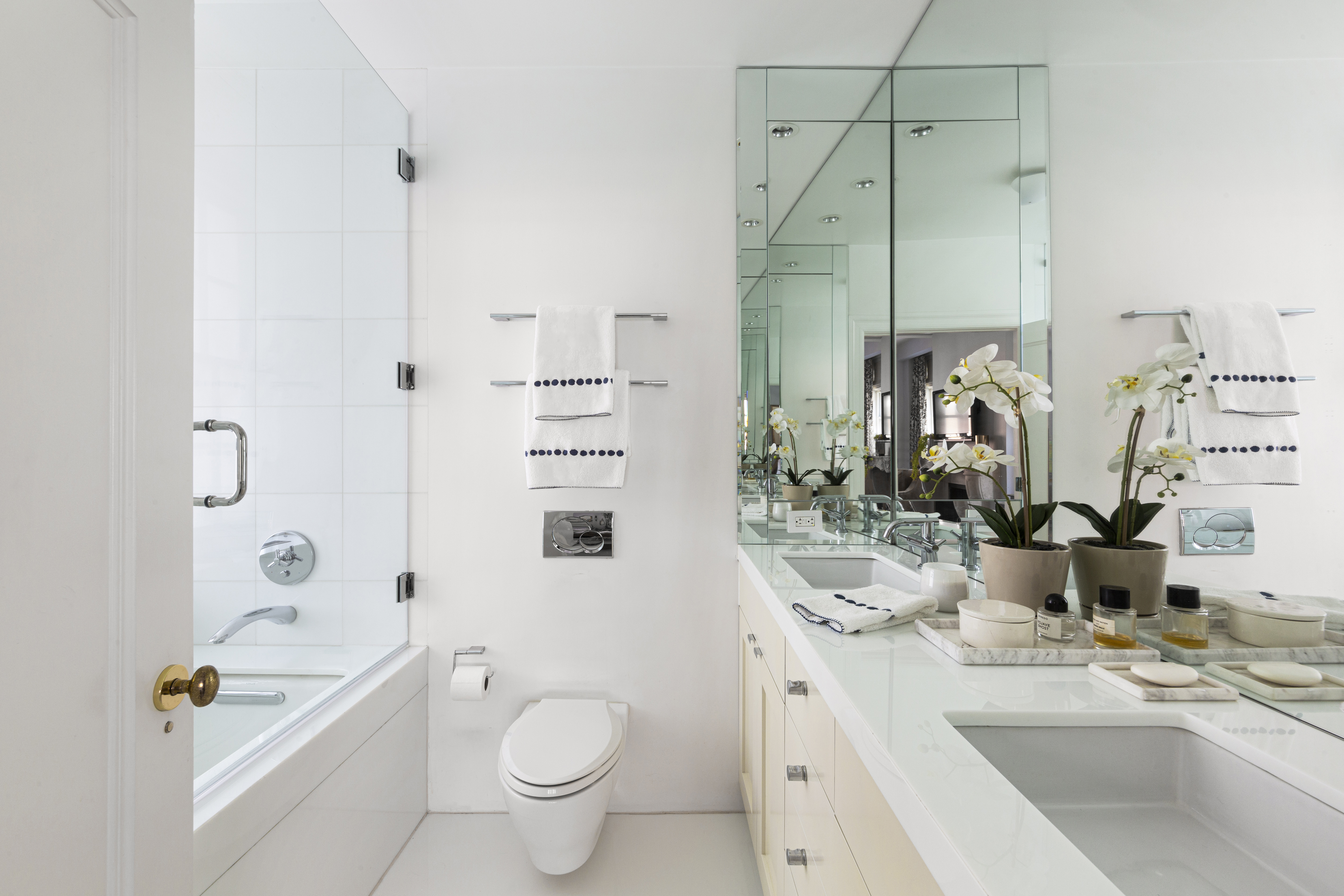 130 East 67th Street, Unit 3B Manhattan, NY 10065 - Photo 5 of 9