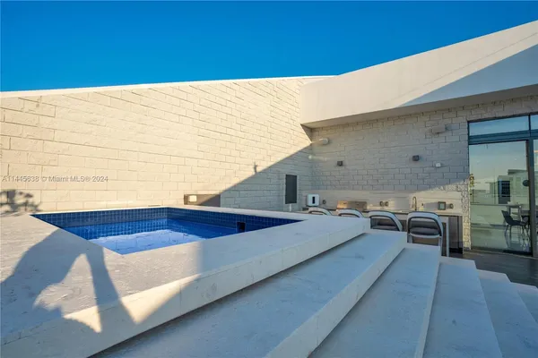 $5,799,900 | 88 Southwest 7th Street, Unit PH4303, Miami, FL 33130