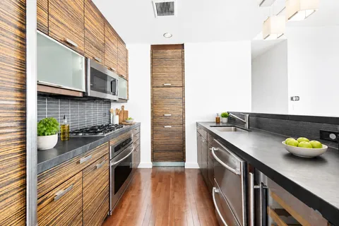 $2,500,000 | 101 West 24th Street, Unit 15B | Chelsea